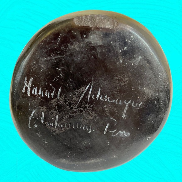 Vtg Chulucanas Peru Pottery Woman & Fish in Bowl artist signed Manuel Adauayue - Picture 8 of 8